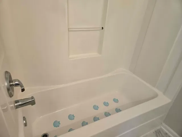 After cleaning photo - Bathtub Refresh