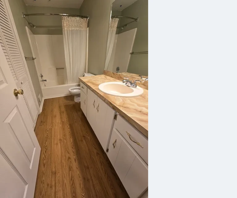Finished cleaning photo - Full Bathroom View
