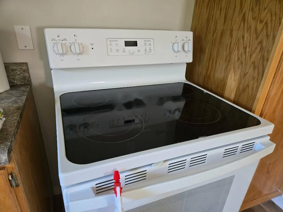 After cleaning photo - Glass Stovetop Shine